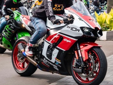 Best 2021-2025 Kawasaki ZX10R Motorcycle Fairings - White Red Black UK